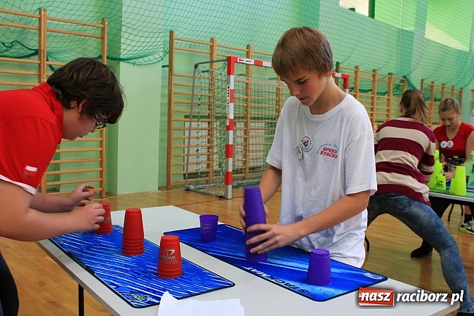 Zdjęcie w galerii na portalu naszraciborz.pl: 140 zawodników na Mistrzostwach Polski w Speed Stacks w Raciborzu wiadomości z regionu