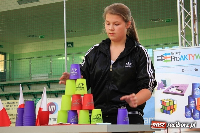 Zdjęcie w galerii na portalu naszraciborz.pl: 140 zawodników na Mistrzostwach Polski w Speed Stacks w Raciborzu wiadomości z regionu