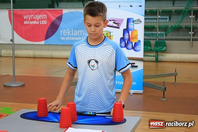 Zdjęcie w galerii na portalu naszraciborz.pl: 140 zawodników na Mistrzostwach Polski w Speed Stacks w Raciborzu wiadomości z regionu