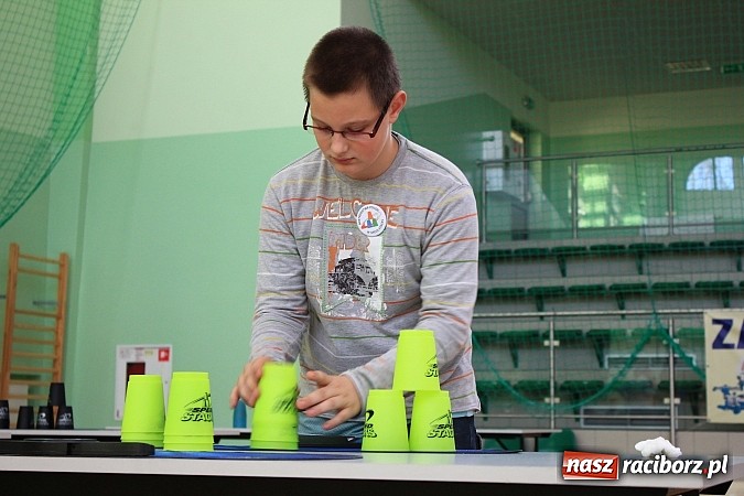 Zdjęcie w galerii na portalu naszraciborz.pl: 140 zawodników na Mistrzostwach Polski w Speed Stacks w Raciborzu wiadomości z regionu