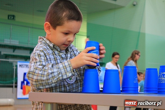 Zdjęcie w galerii na portalu naszraciborz.pl: 140 zawodników na Mistrzostwach Polski w Speed Stacks w Raciborzu wiadomości z regionu