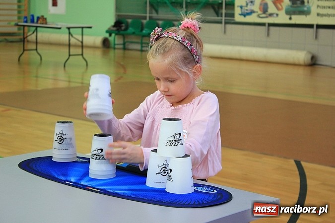 Zdjęcie w galerii na portalu naszraciborz.pl: 140 zawodników na Mistrzostwach Polski w Speed Stacks w Raciborzu wiadomości z regionu