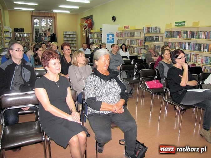 Zdjęcie w galerii na portalu naszraciborz.pl: Spacer po kruchym lodzie. Tochman w Raciborzu wiadomości z regionu
