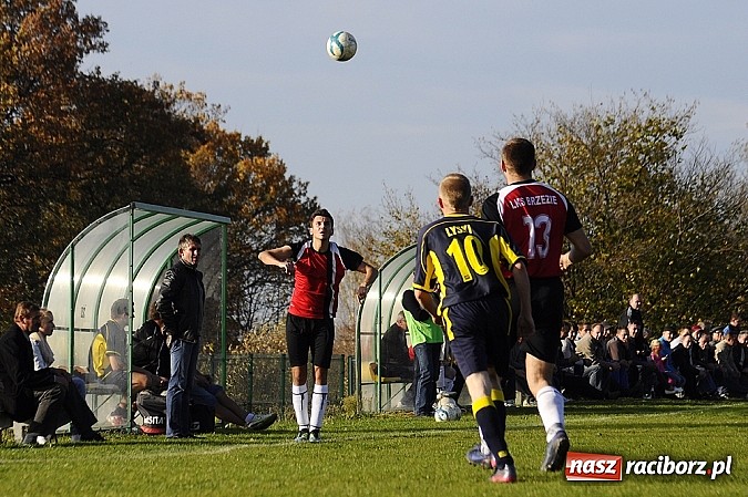 Zdjęcie w galerii na portalu naszraciborz.pl: Maciej Pawlisz zapewnił zwycięstwo Brzeziu wiadomości z regionu