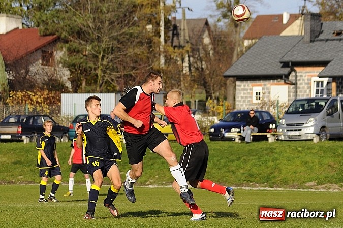 Zdjęcie w galerii na portalu naszraciborz.pl: Maciej Pawlisz zapewnił zwycięstwo Brzeziu wiadomości z regionu