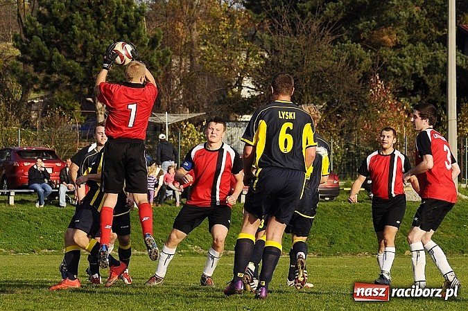 Zdjęcie w galerii na portalu naszraciborz.pl: Maciej Pawlisz zapewnił zwycięstwo Brzeziu wiadomości z regionu