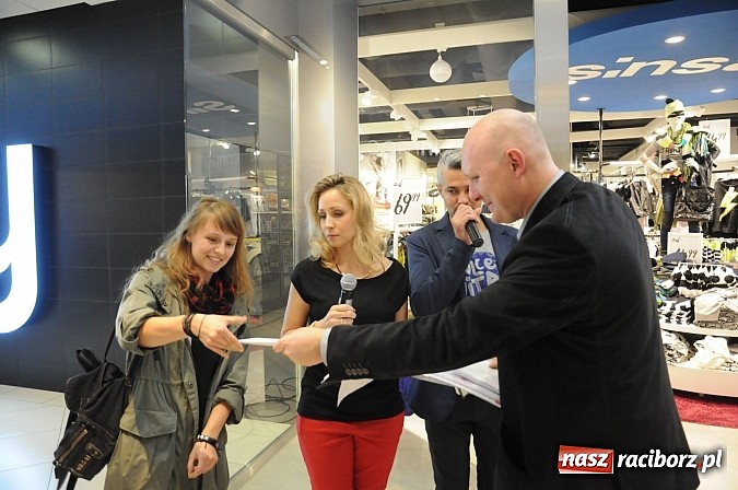 Zdjęcie w galerii na portalu naszraciborz.pl: Konkurs na najlepszą stylizację Galerii Młyńskiej i salonu Sinsay. Wręczono nagrody wiadomości z regionu