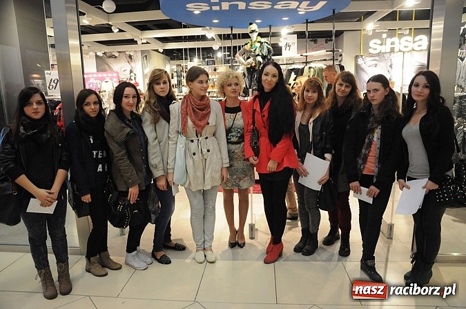 Zdjęcie w galerii na portalu naszraciborz.pl: Konkurs na najlepszą stylizację Galerii Młyńskiej i salonu Sinsay. Wręczono nagrody wiadomości z regionu