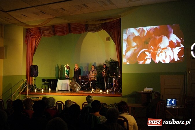 Zdjęcie w galerii na portalu naszraciborz.pl: Muzyczne Zaduszki z Przecinkiem wiadomości z regionu