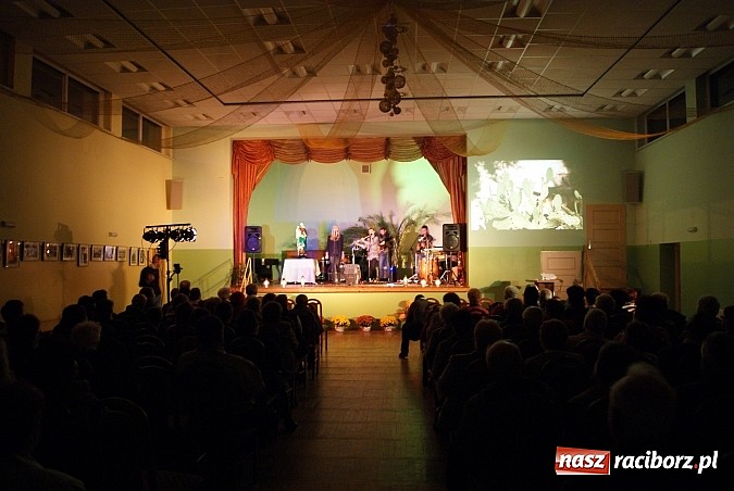 Zdjęcie w galerii na portalu naszraciborz.pl: Muzyczne Zaduszki z Przecinkiem wiadomości z regionu