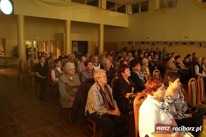 Zdjęcie w galerii na portalu naszraciborz.pl: Muzyczne Zaduszki z Przecinkiem wiadomości z regionu