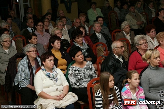 Zdjęcie w galerii na portalu naszraciborz.pl: Muzyczne Zaduszki z Przecinkiem wiadomości z regionu