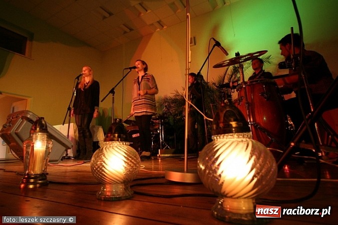 Zdjęcie w galerii na portalu naszraciborz.pl: Muzyczne Zaduszki z Przecinkiem wiadomości z regionu