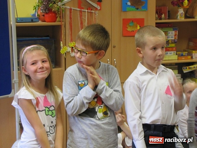 Zdjęcie w galerii na portalu naszraciborz.pl: Ponad 50 uczniów SP 13 pasowanych na Świetliki wiadomości z regionu