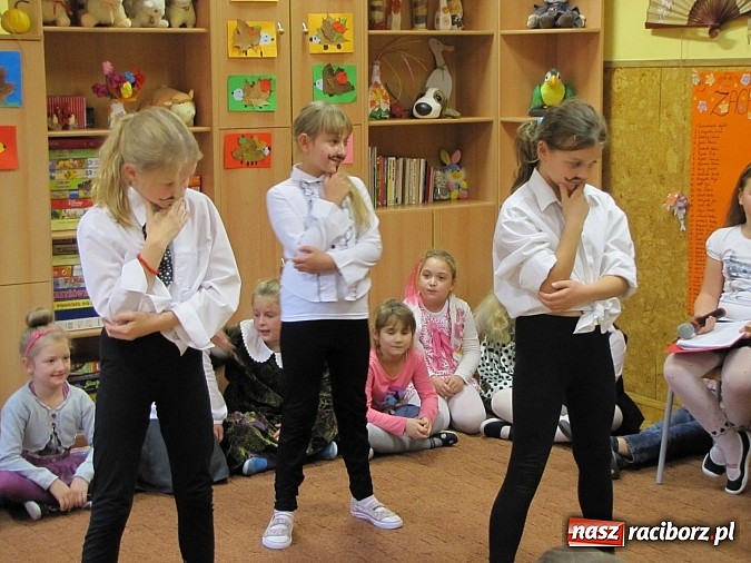 Zdjęcie w galerii na portalu naszraciborz.pl: Ponad 50 uczniów SP 13 pasowanych na Świetliki wiadomości z regionu