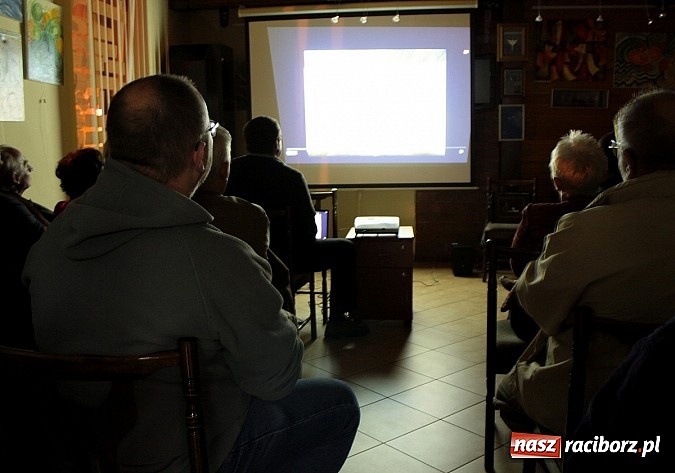 Zdjęcie w galerii na portalu naszraciborz.pl: Morela - wieczór z filmem Gadachika w TMZR wiadomości z regionu