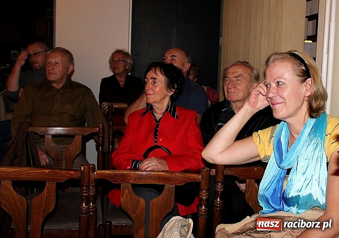 Zdjęcie w galerii na portalu naszraciborz.pl: Morela - wieczór z filmem Gadachika w TMZR wiadomości z regionu