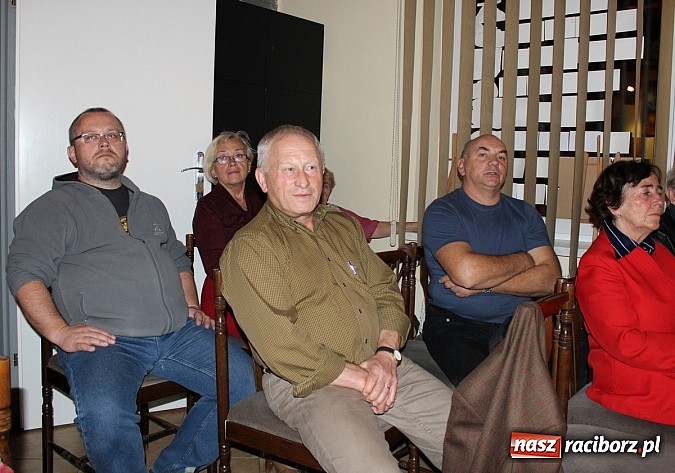 Zdjęcie w galerii na portalu naszraciborz.pl: Morela - wieczór z filmem Gadachika w TMZR wiadomości z regionu