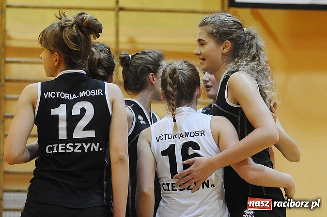 Zdjęcie w galerii na portalu naszraciborz.pl: Pewna wygrana siatkarek z Krzanowic wiadomości z regionu