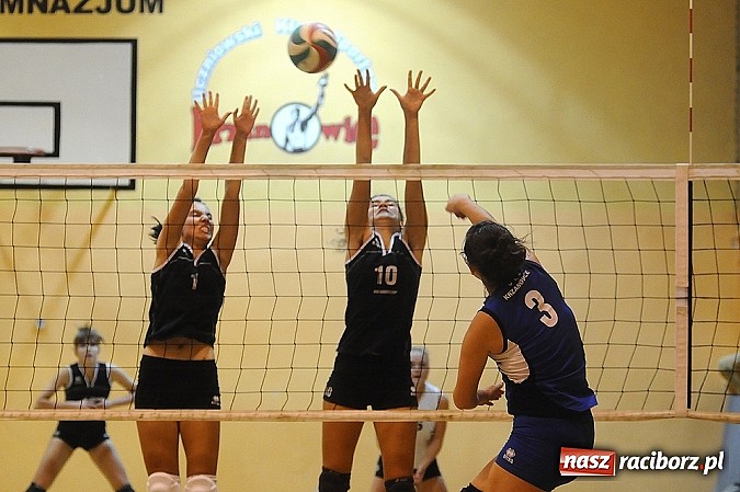 Zdjęcie w galerii na portalu naszraciborz.pl: Pewna wygrana siatkarek z Krzanowic wiadomości z regionu