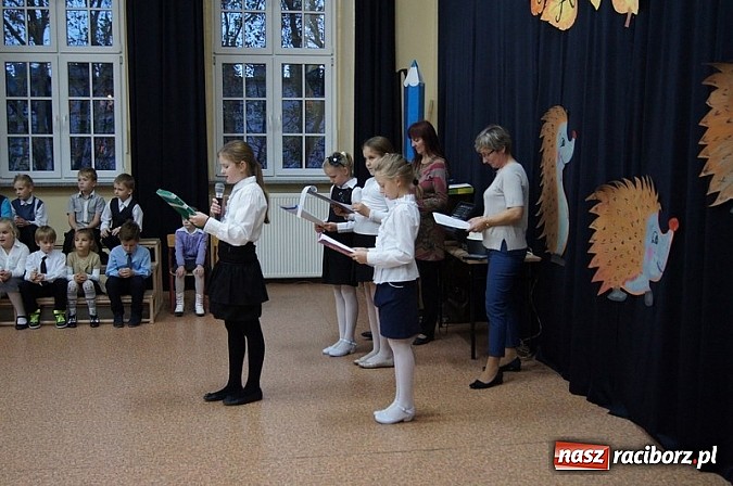 Zdjęcie w galerii na portalu naszraciborz.pl: Dołączyli do grona uczniów - pasowanie w SP 4 wiadomości z regionu