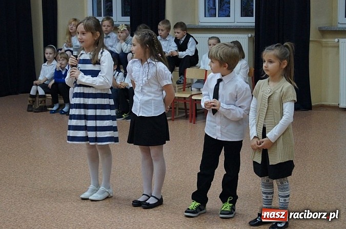 Zdjęcie w galerii na portalu naszraciborz.pl: Dołączyli do grona uczniów - pasowanie w SP 4 wiadomości z regionu