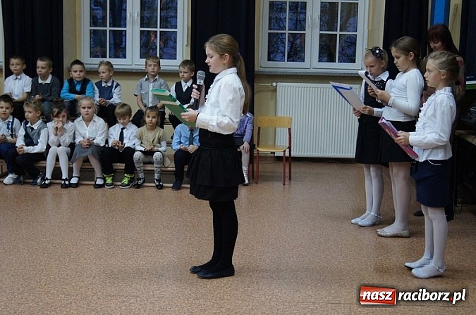Zdjęcie w galerii na portalu naszraciborz.pl: Dołączyli do grona uczniów - pasowanie w SP 4 wiadomości z regionu