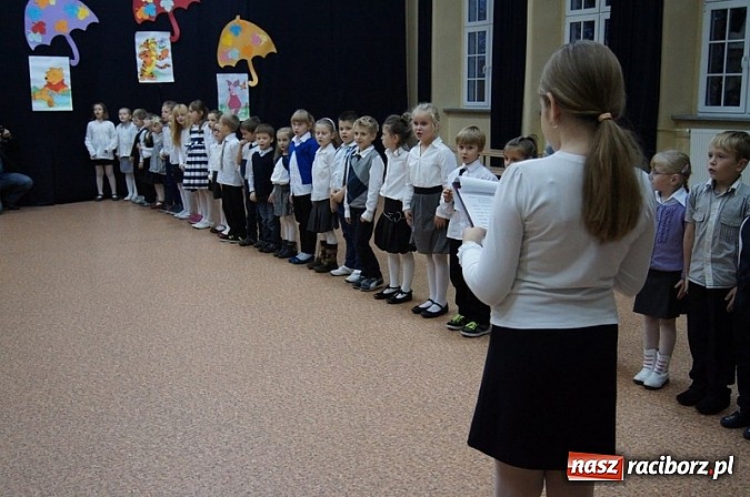 Zdjęcie w galerii na portalu naszraciborz.pl: Dołączyli do grona uczniów - pasowanie w SP 4 wiadomości z regionu