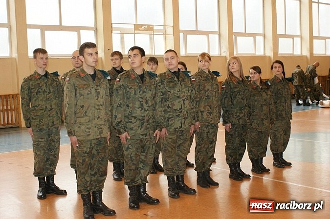 Zdjęcie w galerii na portalu naszraciborz.pl: Strzeleckie show w kietrzańskim Zespole Szkół wiadomości z regionu