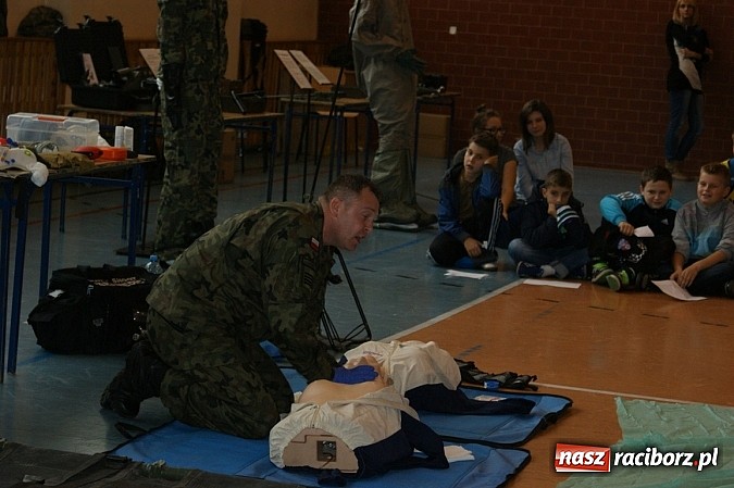 Zdjęcie w galerii na portalu naszraciborz.pl: Strzeleckie show w kietrzańskim Zespole Szkół wiadomości z regionu