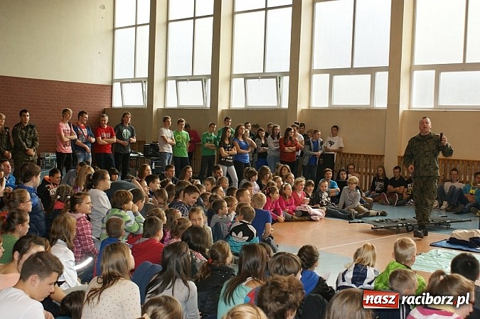 Zdjęcie w galerii na portalu naszraciborz.pl: Strzeleckie show w kietrzańskim Zespole Szkół wiadomości z regionu