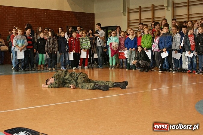 Zdjęcie w galerii na portalu naszraciborz.pl: Strzeleckie show w kietrzańskim Zespole Szkół wiadomości z regionu