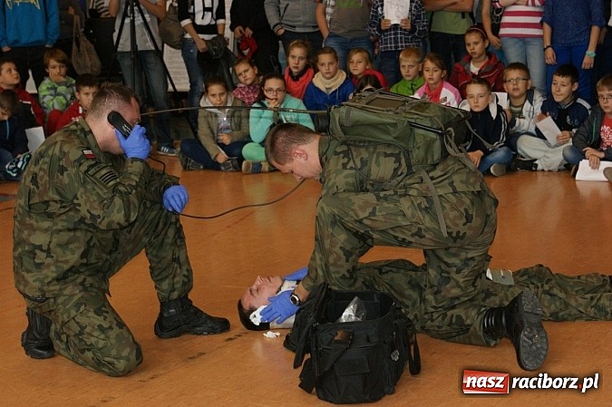 Zdjęcie w galerii na portalu naszraciborz.pl: Strzeleckie show w kietrzańskim Zespole Szkół wiadomości z regionu