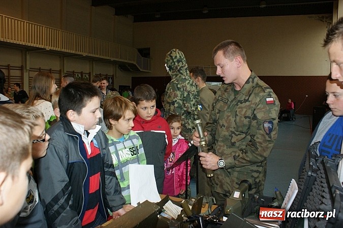 Zdjęcie w galerii na portalu naszraciborz.pl: Strzeleckie show w kietrzańskim Zespole Szkół wiadomości z regionu