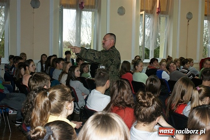 Zdjęcie w galerii na portalu naszraciborz.pl: Strzeleckie show w kietrzańskim Zespole Szkół wiadomości z regionu