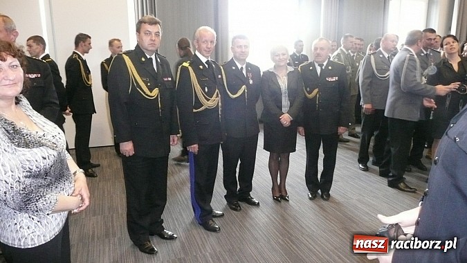Zdjęcie w galerii na portalu naszraciborz.pl: Krzyż Zasługi za Dzielność dla strażaka z raciborskiej PSP wiadomości z regionu