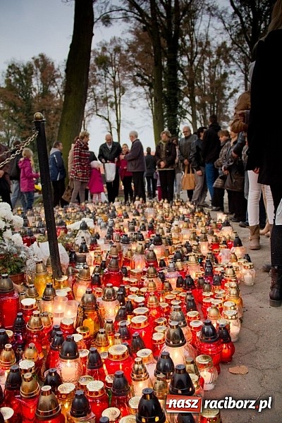 Zdjęcie w galerii na portalu naszraciborz.pl: Nieszpory i procesja do krzyża na cmentarzu Jeruzalem wiadomości z regionu