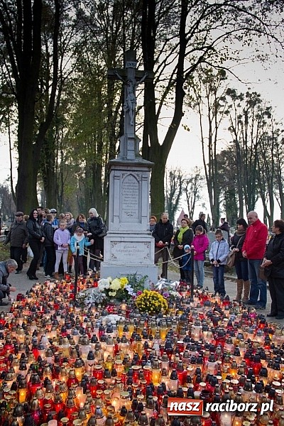 Zdjęcie w galerii na portalu naszraciborz.pl: Nieszpory i procesja do krzyża na cmentarzu Jeruzalem wiadomości z regionu