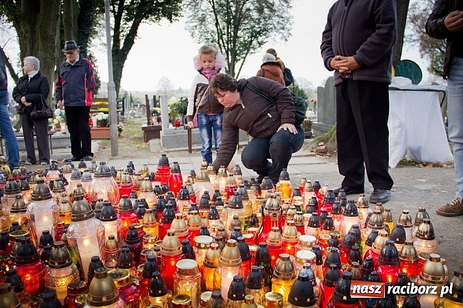 Zdjęcie w galerii na portalu naszraciborz.pl: Nieszpory i procesja do krzyża na cmentarzu Jeruzalem wiadomości z regionu