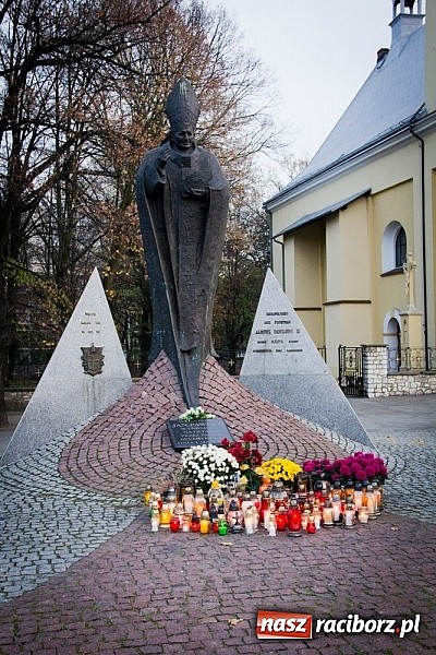 Zdjęcie w galerii na portalu naszraciborz.pl: Nieszpory i procesja do krzyża na cmentarzu Jeruzalem wiadomości z regionu