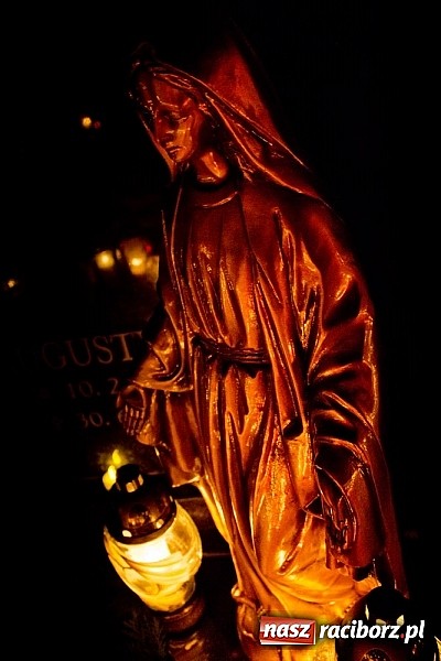 Zdjęcie w galerii na portalu naszraciborz.pl: Nieszpory i procesja do krzyża na cmentarzu Jeruzalem wiadomości z regionu