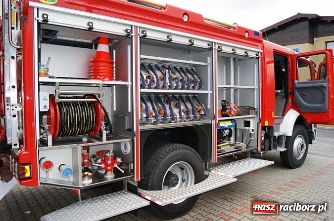Zdjęcie w galerii na portalu naszraciborz.pl: Strażacy ochotnicy z Nędzy mają nowy wóz bojowy wiadomości z regionu