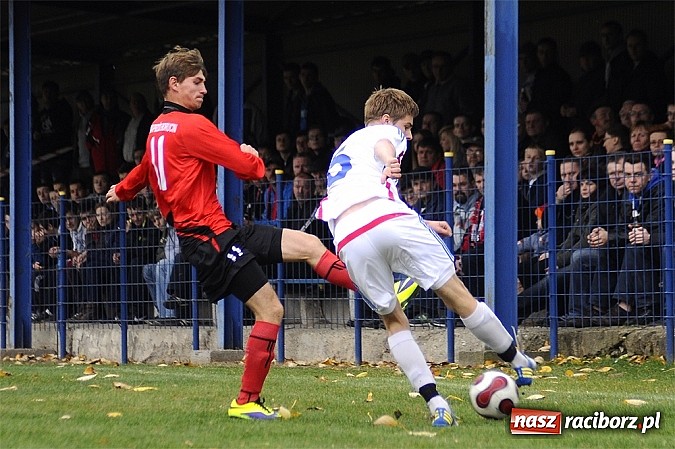 Zdjęcie w galerii na portalu naszraciborz.pl: Wielkie emocje i podział punktów w hicie kolejki wiadomości z regionu