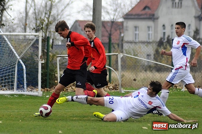 Zdjęcie w galerii na portalu naszraciborz.pl: Wielkie emocje i podział punktów w hicie kolejki wiadomości z regionu