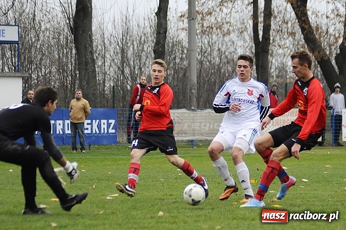 Zdjęcie w galerii na portalu naszraciborz.pl: Wielkie emocje i podział punktów w hicie kolejki wiadomości z regionu