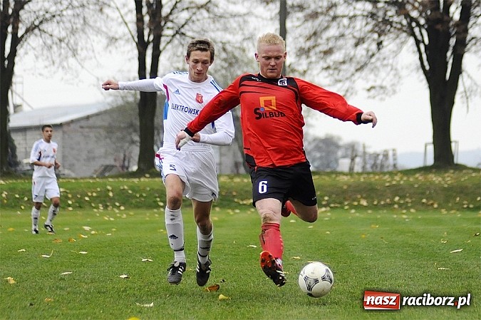 Zdjęcie w galerii na portalu naszraciborz.pl: Wielkie emocje i podział punktów w hicie kolejki wiadomości z regionu