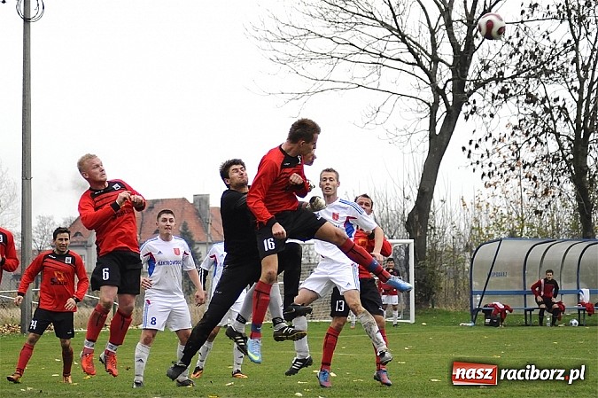 Zdjęcie w galerii na portalu naszraciborz.pl: Wielkie emocje i podział punktów w hicie kolejki wiadomości z regionu