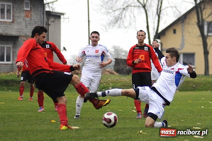 Zdjęcie w galerii na portalu naszraciborz.pl: Wielkie emocje i podział punktów w hicie kolejki wiadomości z regionu