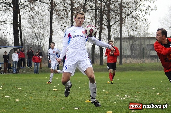 Zdjęcie w galerii na portalu naszraciborz.pl: Wielkie emocje i podział punktów w hicie kolejki wiadomości z regionu