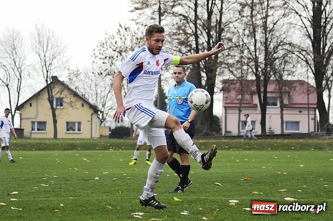 Zdjęcie w galerii na portalu naszraciborz.pl: Wielkie emocje i podział punktów w hicie kolejki wiadomości z regionu